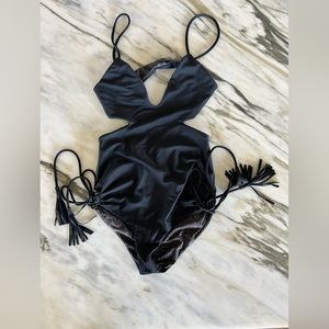 Acacia Greece One Piece